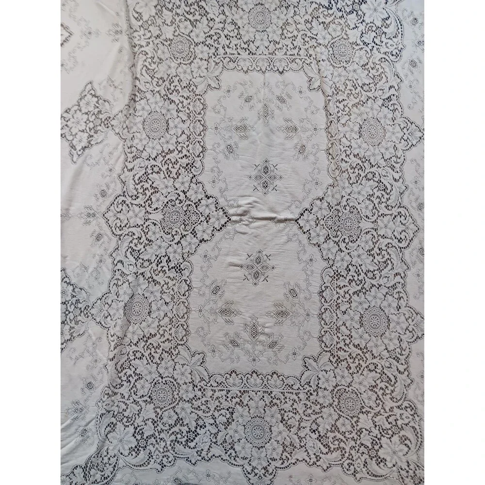 Quaker lace tablecloth 60 X 82   #9